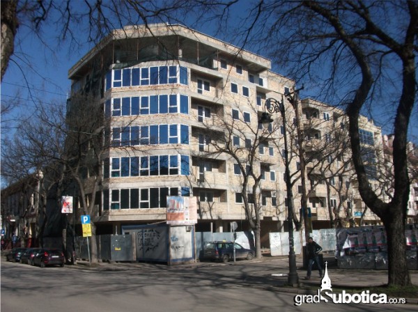 Vase-Stajica