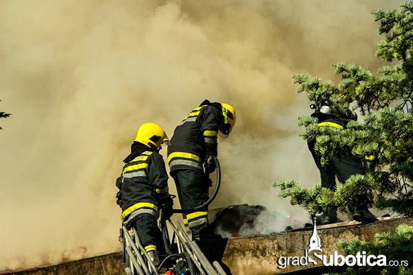 Pozar Radio Subotica (2)