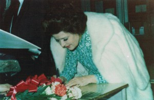 13_Karady_Katalin_az_amerikai_allampolgarsag_atvetelekor_1970es_evek