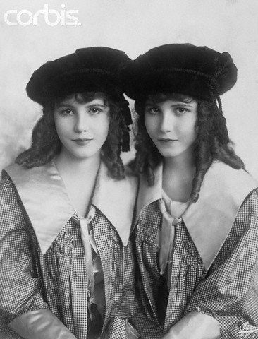 11 May 1922 --- The Fairbanks Twins --- Image by © Bettmann/CORBIS