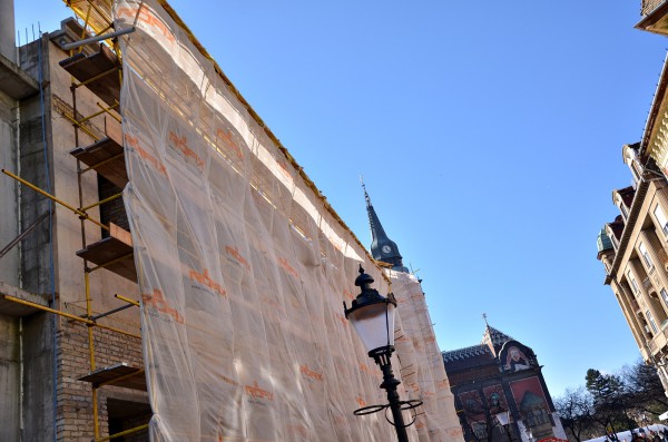 Pozoriste-gradiiste-postavljanje-krova (21)