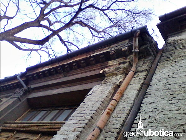 Preradoviceva subotica urusavanje otpadanje fasade (2)