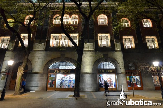 dekorativna podna rasveta gradska kuca (2)