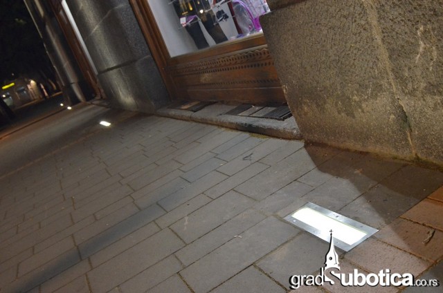dekorativna podna rasveta gradska kuca (4)